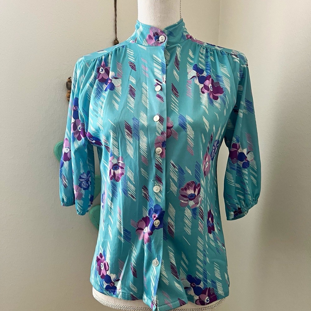 Vtg 60s 70s blue purple white floral mock neck button up blouse 3/4 sleeve S